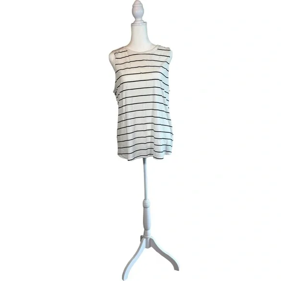 MAURICES RIVERSIDE TANK TOO LATTICE CUT OUT WHITE W BLACK STRIPE SIZE L - Picture 5 of 12